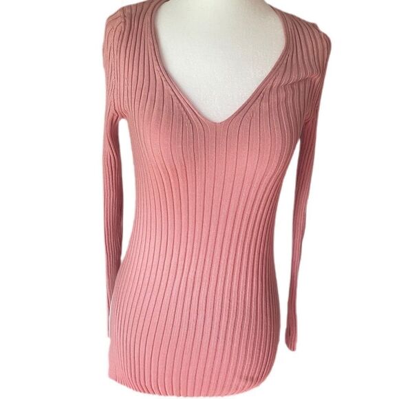 ⭐️5/$25 Small pink women’s long sleeve shirt - Picture 1 of 3